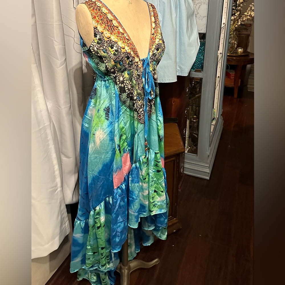 NWT La Moda Hi-Lo Dress in Graphic Waves